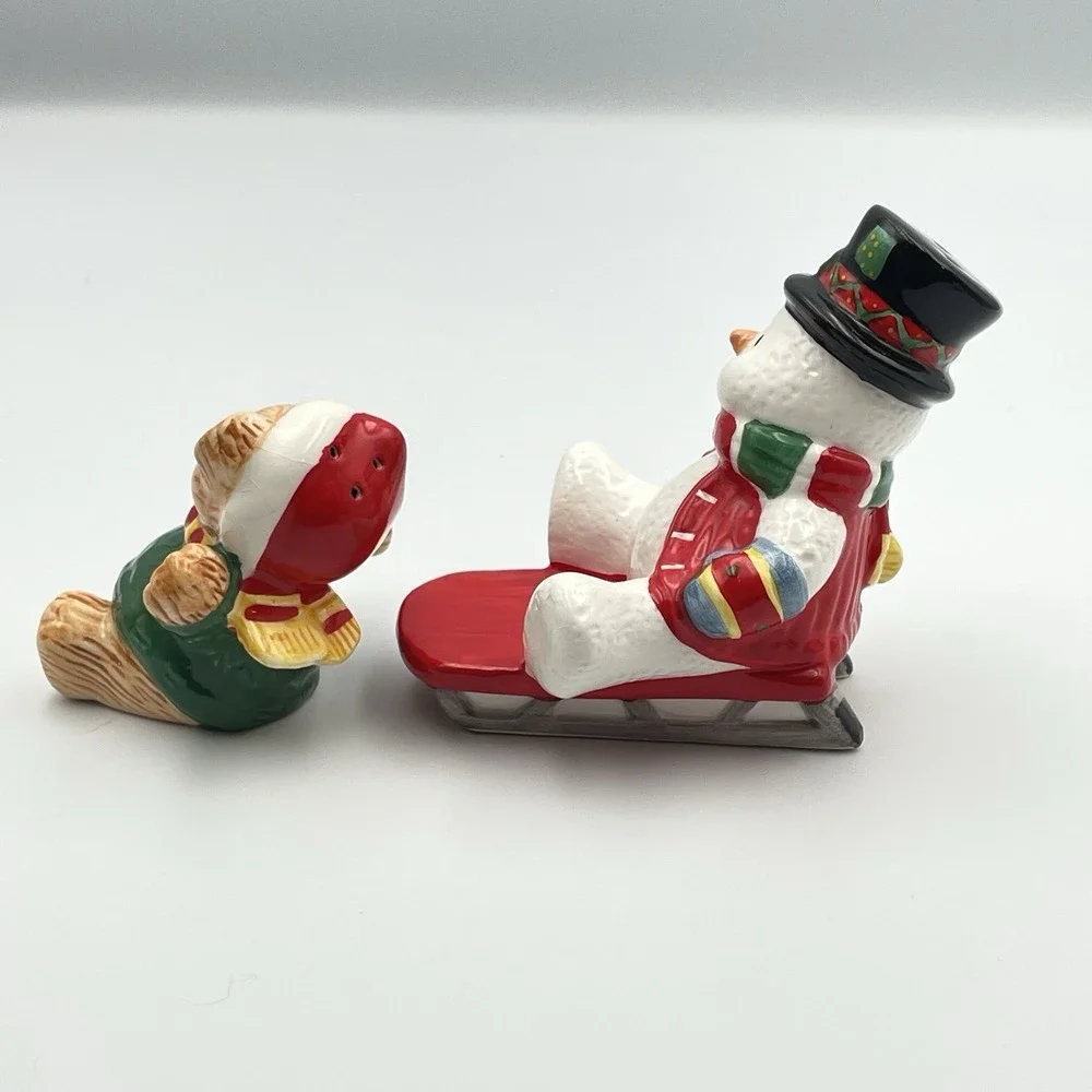 Vintage 1998 FIGI Graphics Sledding Snowman Teddy Bear Figurine‎ Christmas